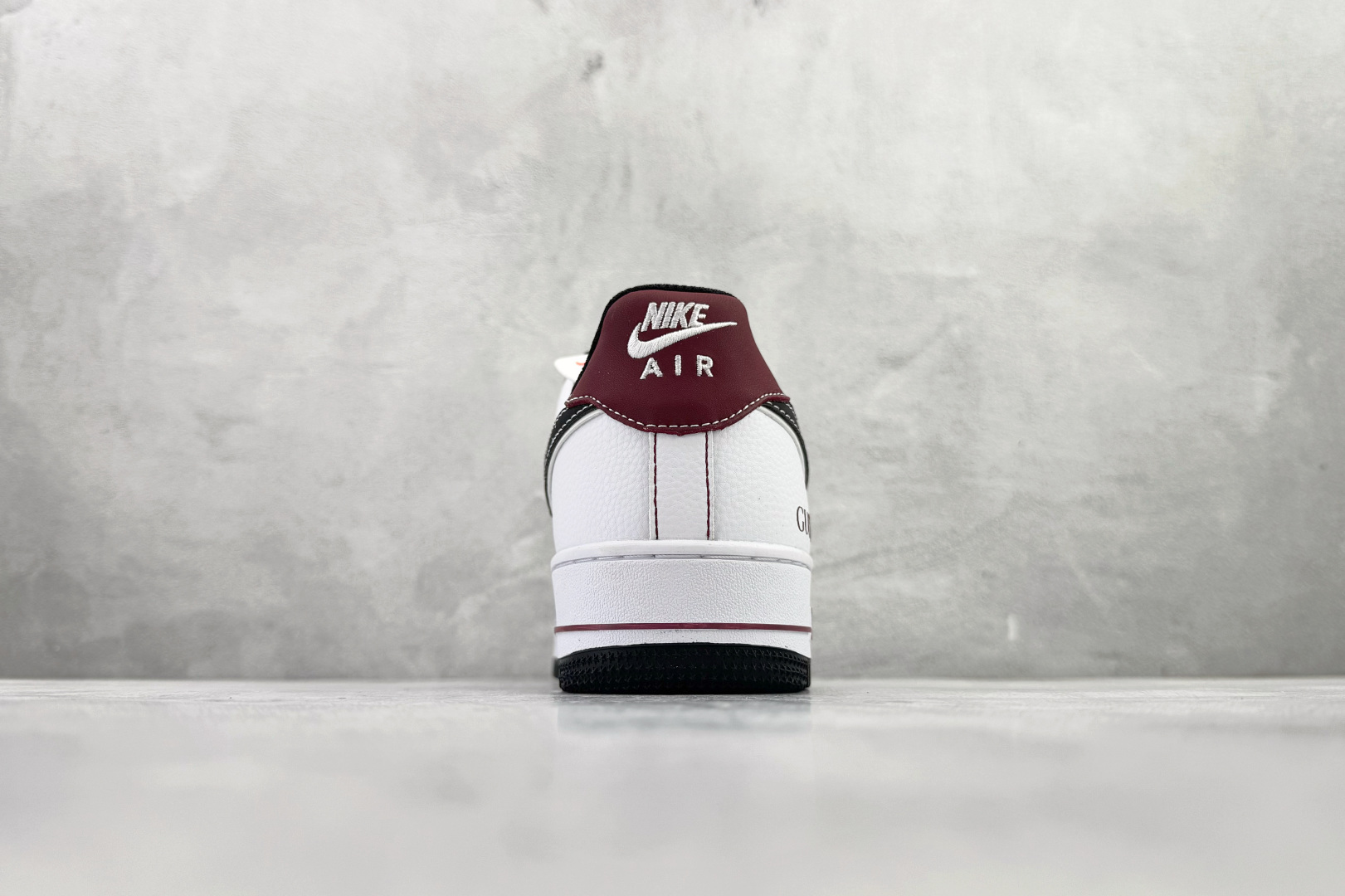 260 Nike Air Force 1'07 LX 白红 KK1988-511