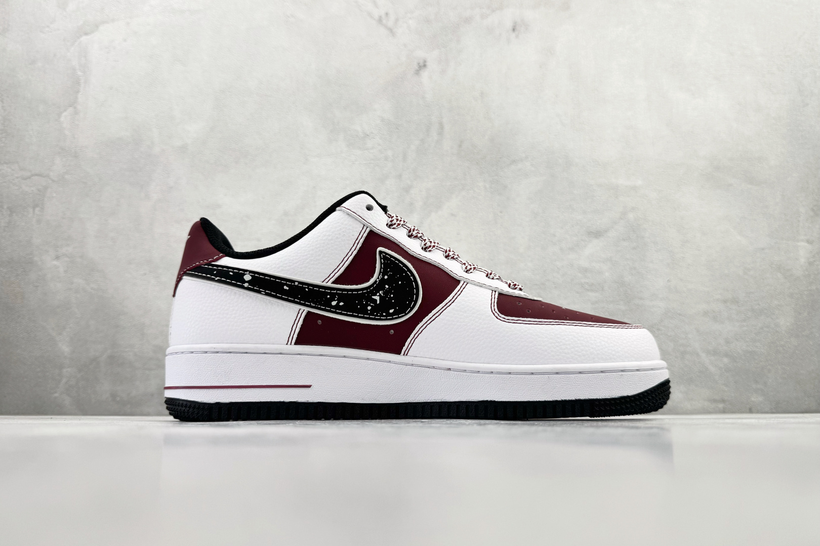 260 Nike Air Force 1'07 LX 白红 KK1988-511