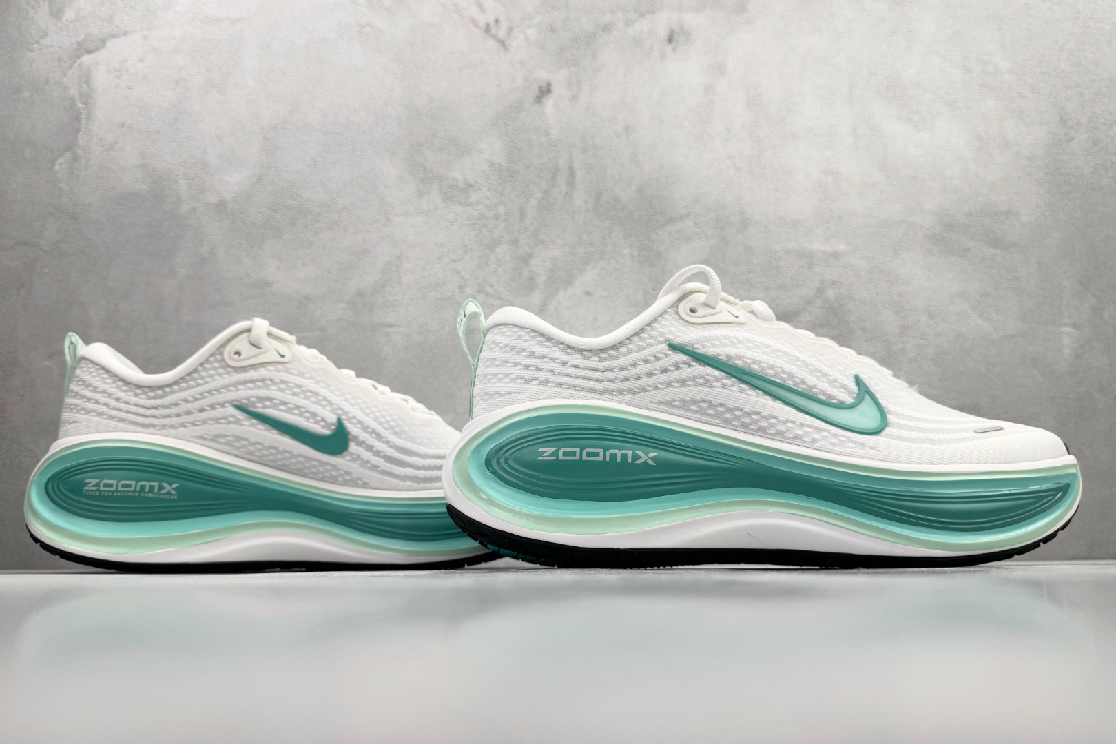 GT 全套数据私模 Nike Vomero Plus 白绿货号：HV8154-100尺码：36 36.5