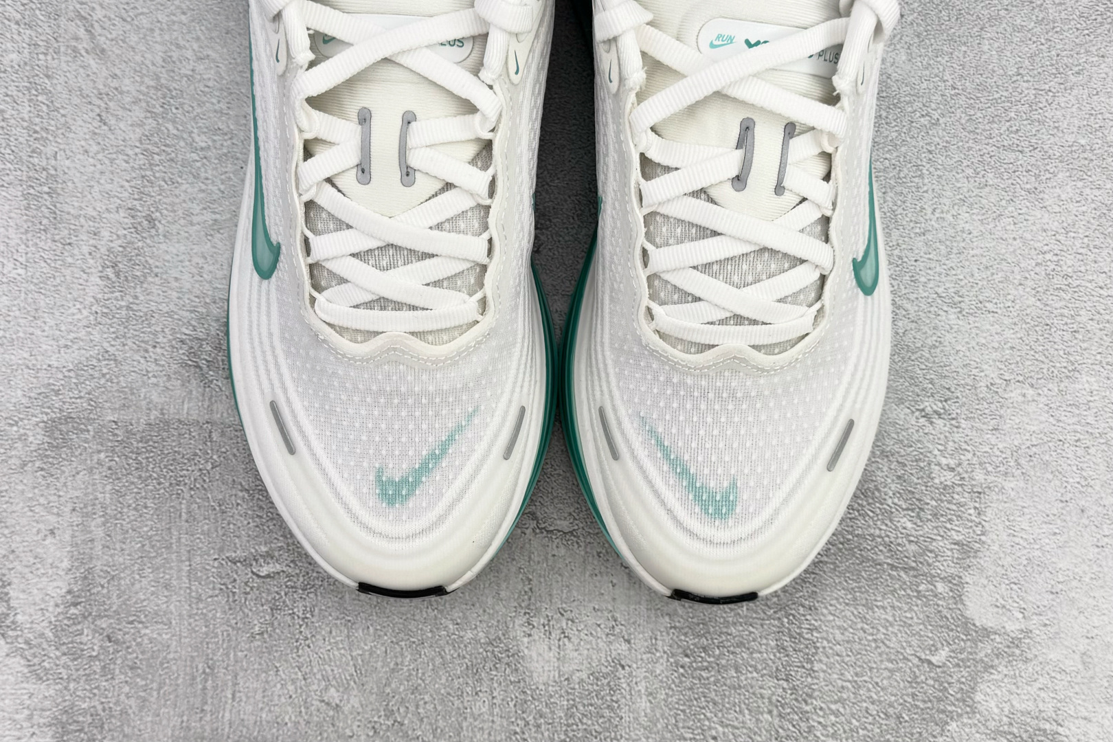 GT 全套数据私模 Nike Vomero Plus 白绿货号：HV8154-100尺码：36 36.5