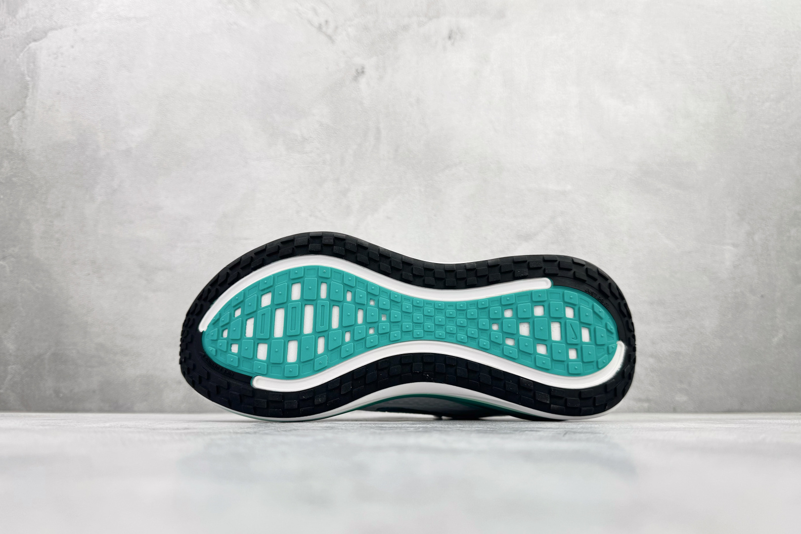 GT 全套数据私模 Nike Vomero Plus 白绿货号：HV8154-100尺码：36 36.5