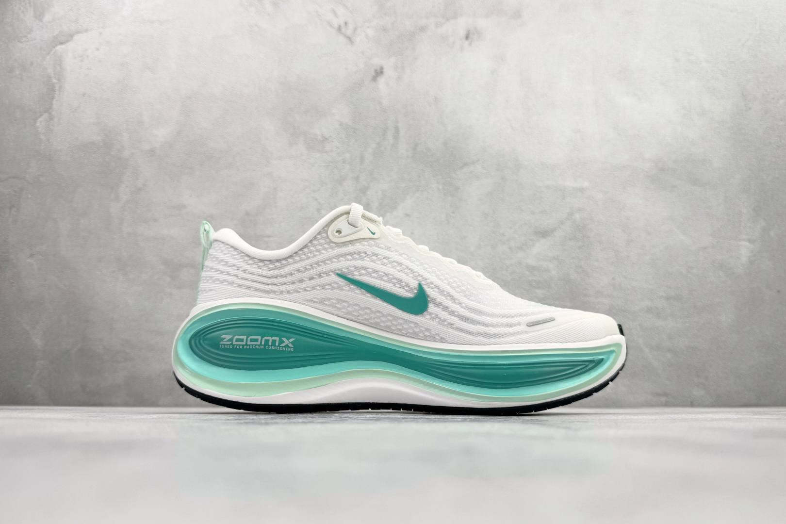 GT 全套数据私模 Nike Vomero Plus 白绿货号：HV8154-100尺码：36 36.5