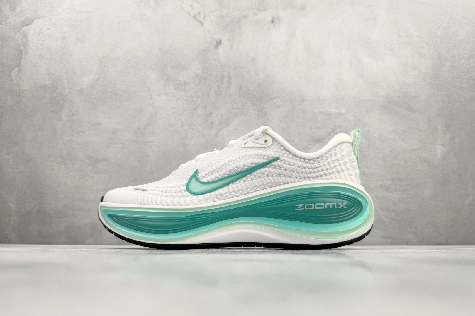 GT 全套数据私模 Nike Vomero Plus 白绿货号：HV8154-100尺码：36 36.5