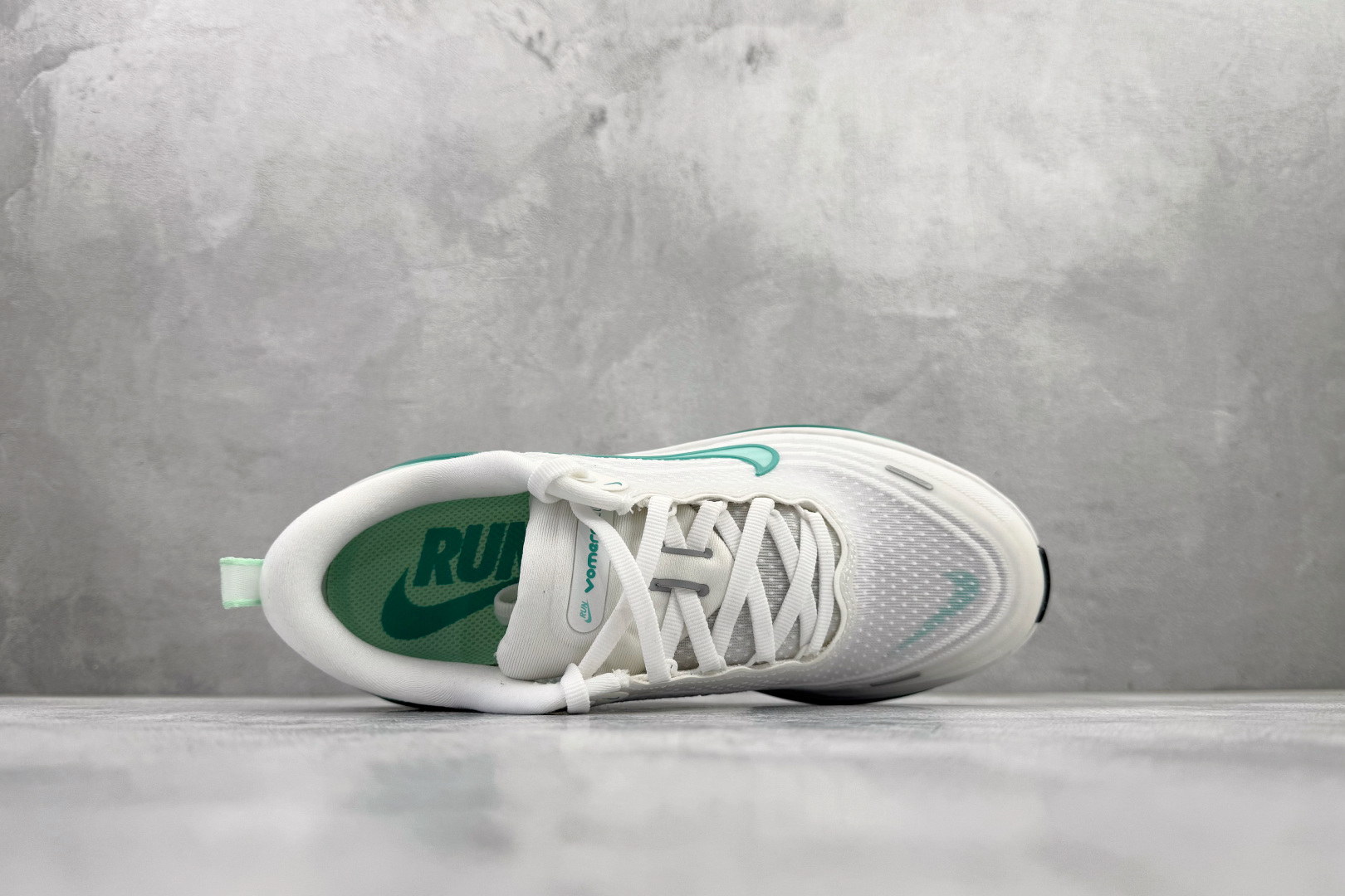 GT 全套数据私模 Nike Vomero Plus 白绿货号：HV8154-100尺码：36 36.5