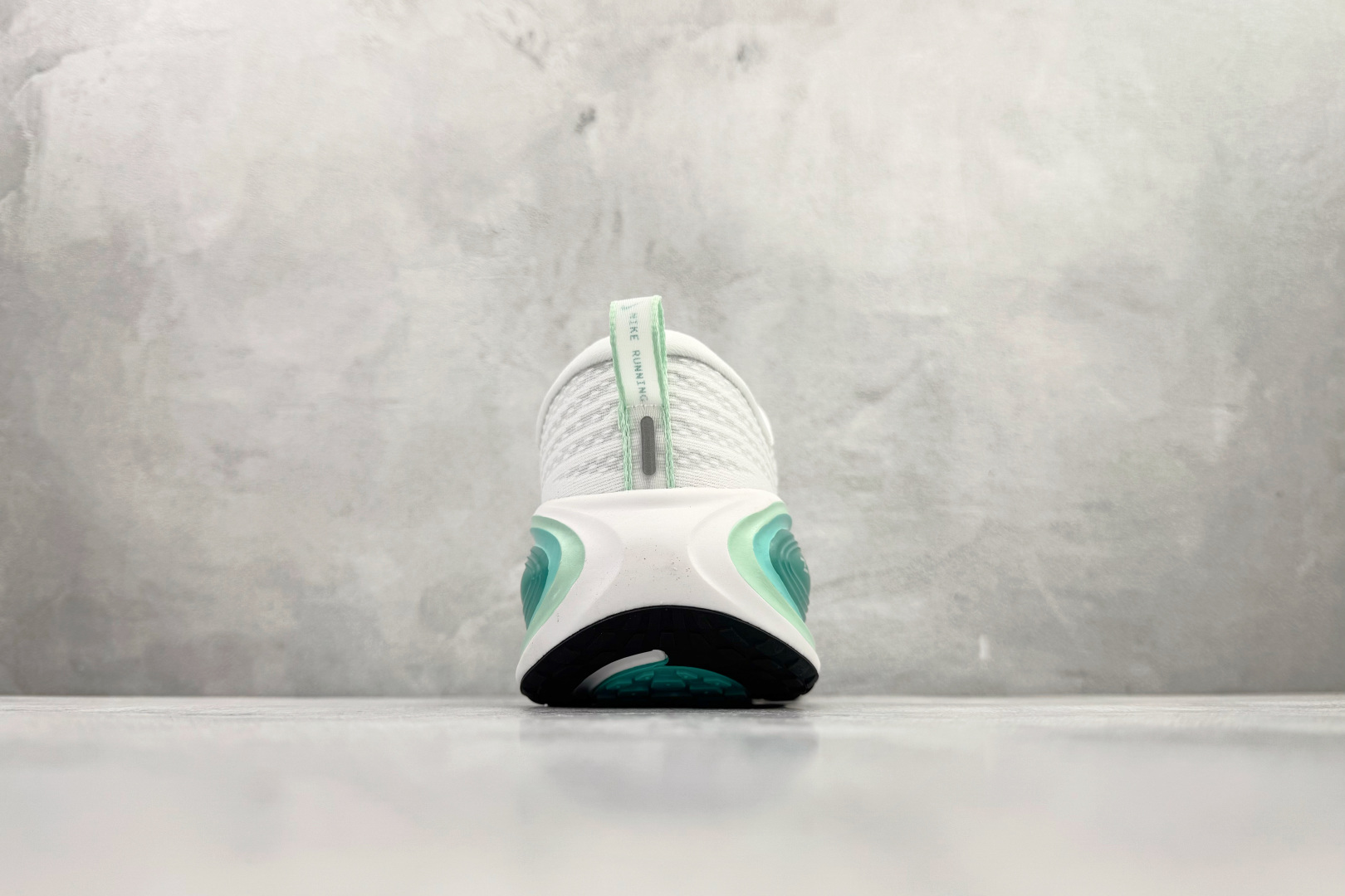 GT 全套数据私模 Nike Vomero Plus 白绿货号：HV8154-100尺码：36 36.5