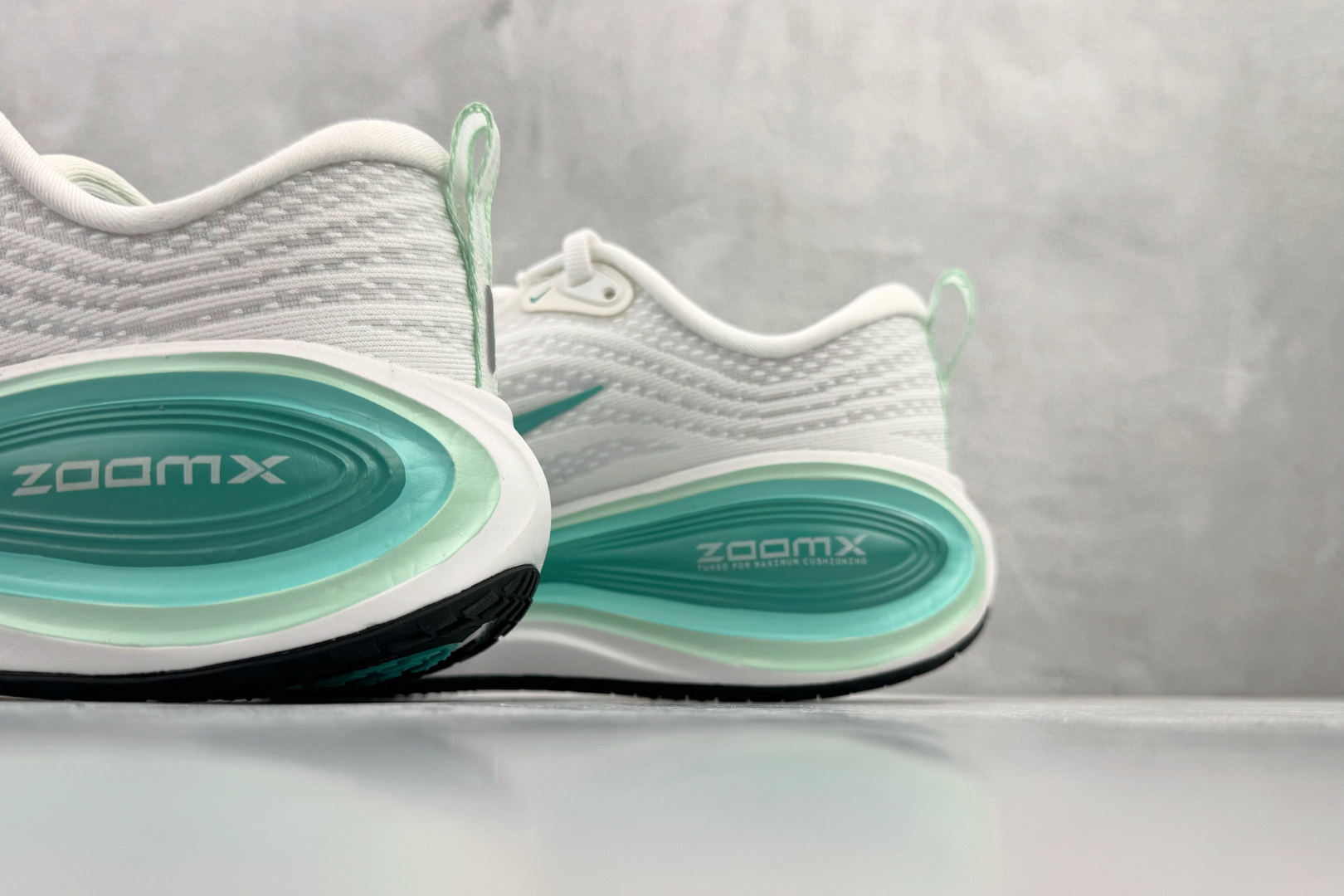 GT 全套数据私模 Nike Vomero Plus 白绿货号：HV8154-100尺码：36 36.5