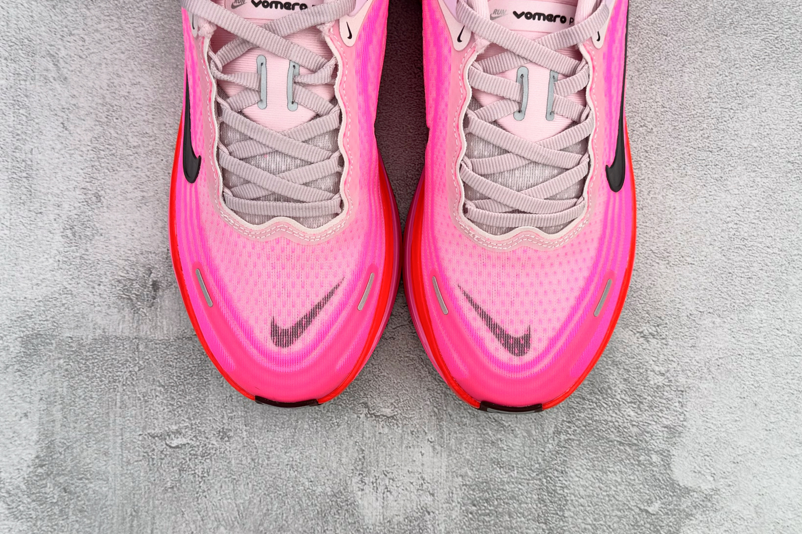 GT 全套数据私模 Nike Vomero Plus 粉色货号：HV8154-604尺码：36 36.5