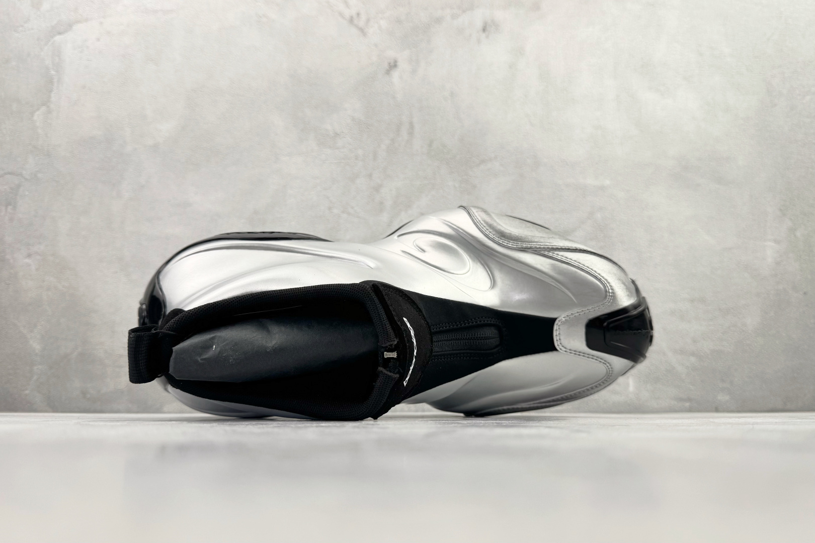 580 最新外贸批次 Balenciaga 巴黎世家 银色 824909WBKBM