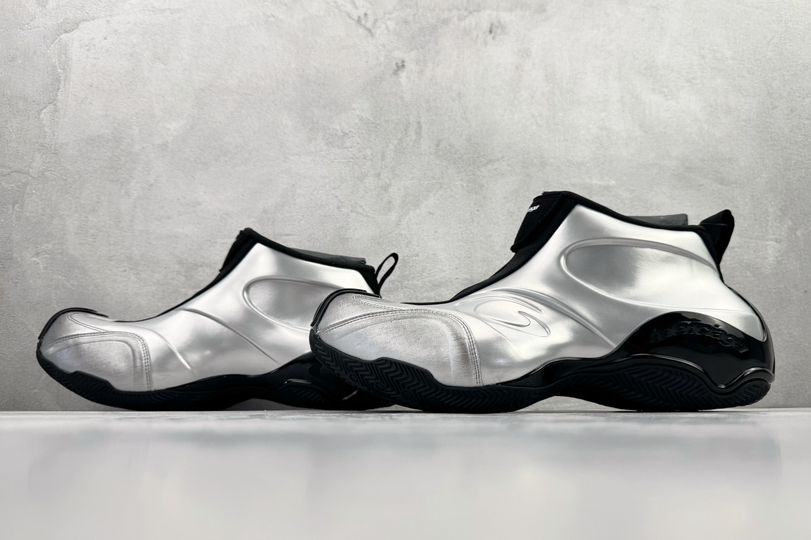 580 最新外贸批次 Balenciaga 巴黎世家 银色 824909WBKBM