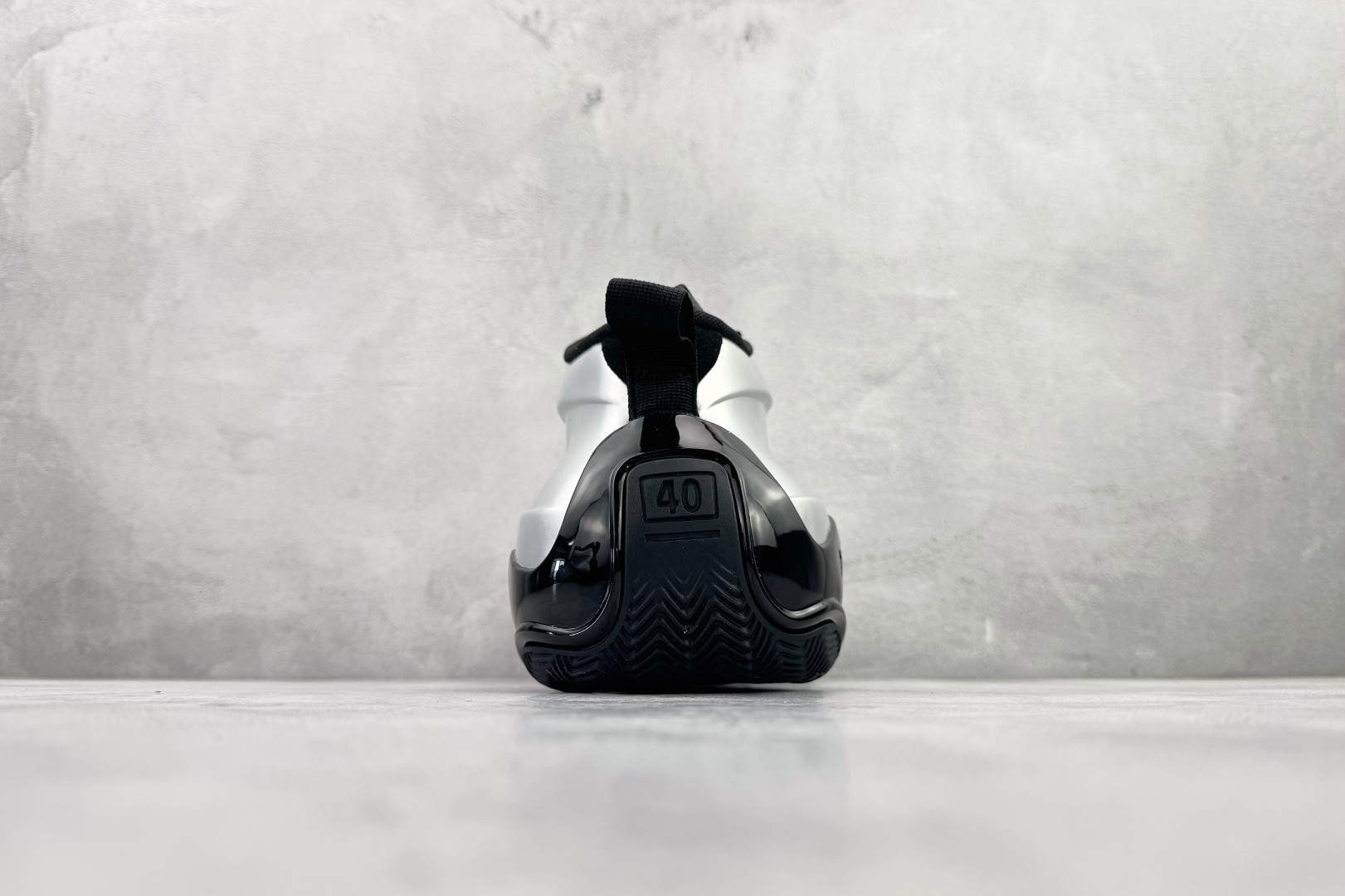 580 最新外贸批次 Balenciaga 巴黎世家 银色 824909WBKBM