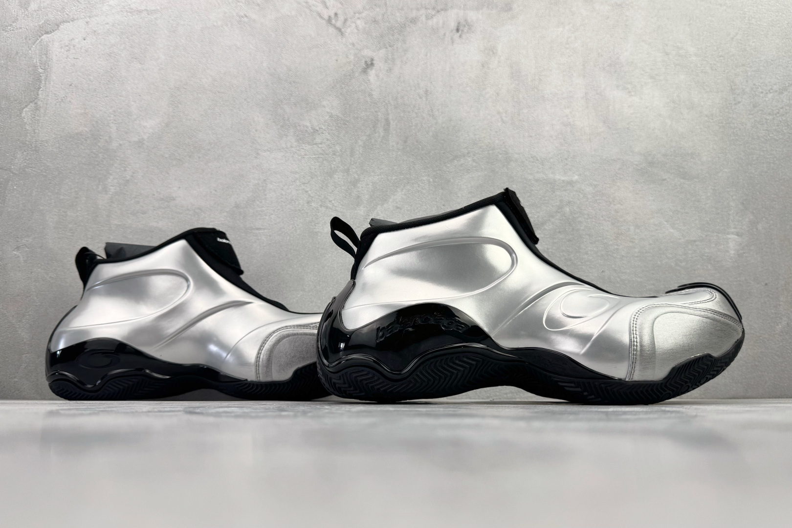 580 最新外贸批次 Balenciaga 巴黎世家 银色 824909WBKBM