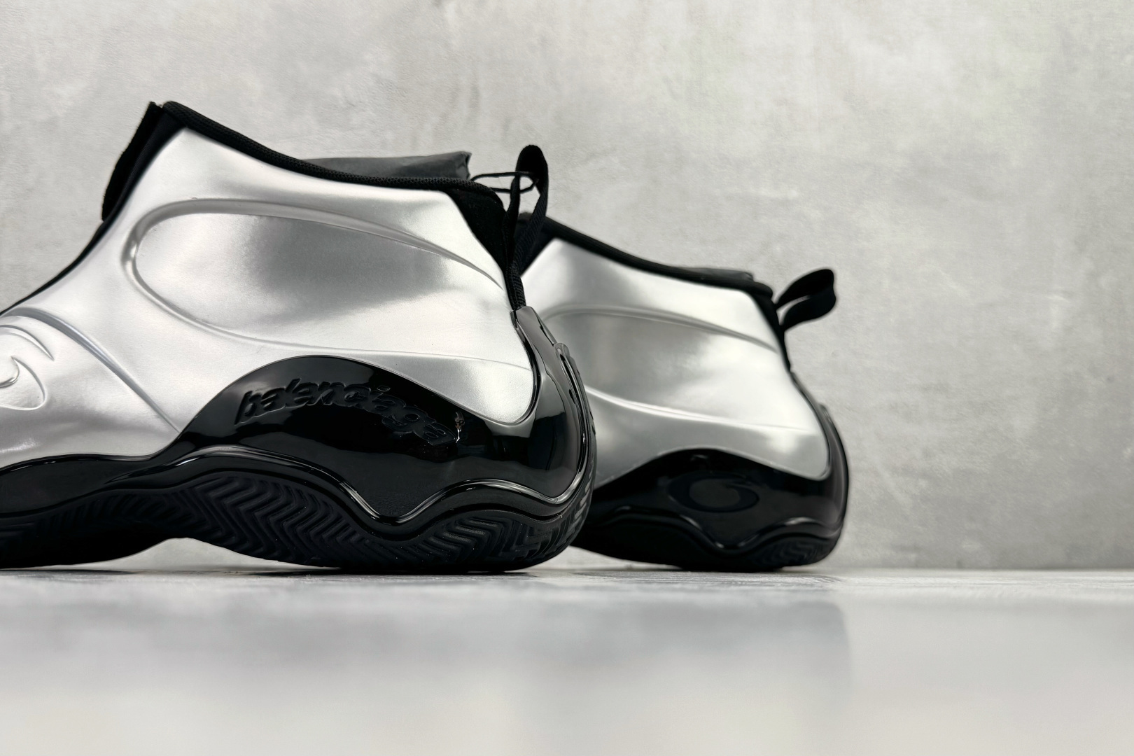 580 最新外贸批次 Balenciaga 巴黎世家 银色 824909WBKBM