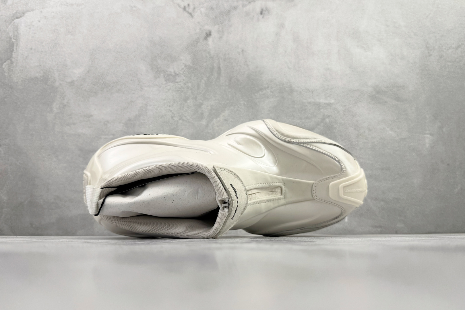 580 最新外贸批次 Balenciaga 巴黎世家 白色 824909WBKB