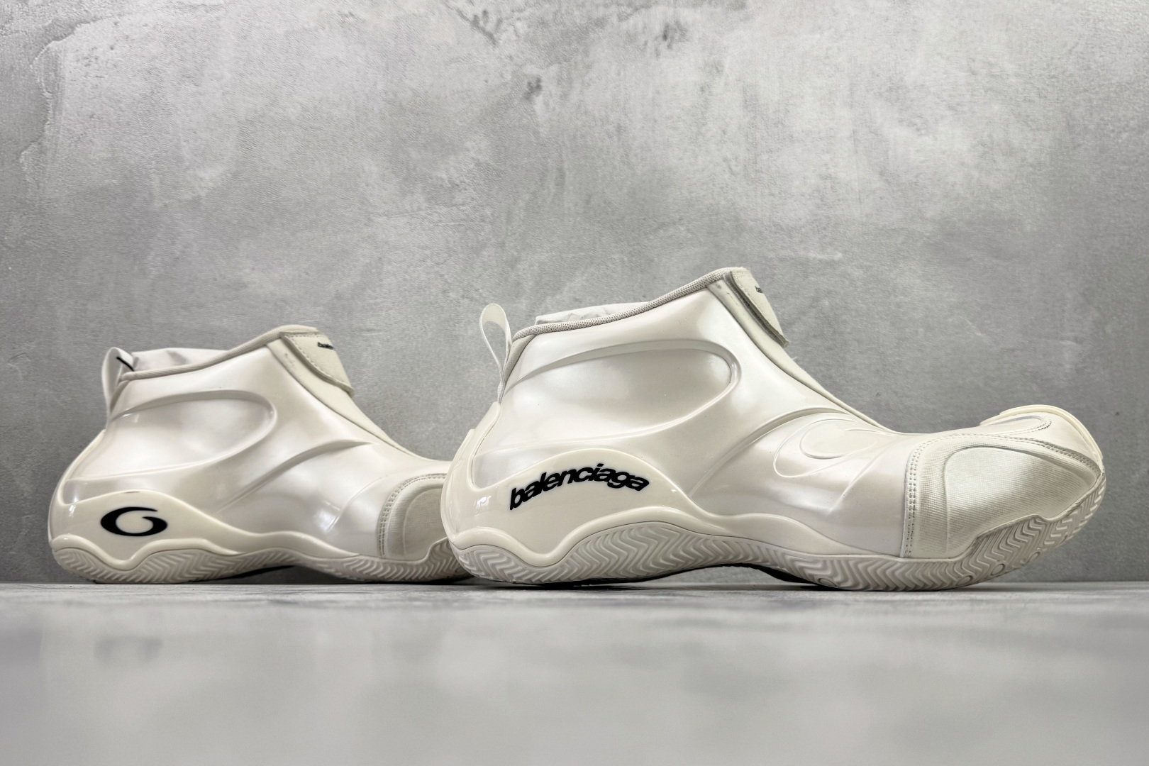 580 最新外贸批次 Balenciaga 巴黎世家 白色 824909WBKB