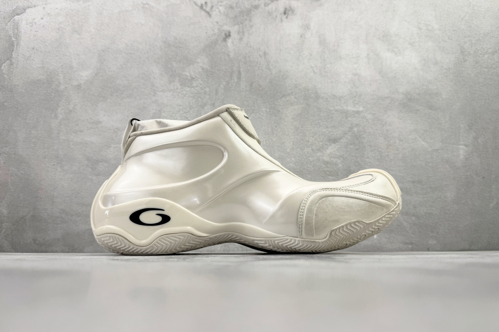 580 最新外贸批次 Balenciaga 巴黎世家 白色 824909WBKB