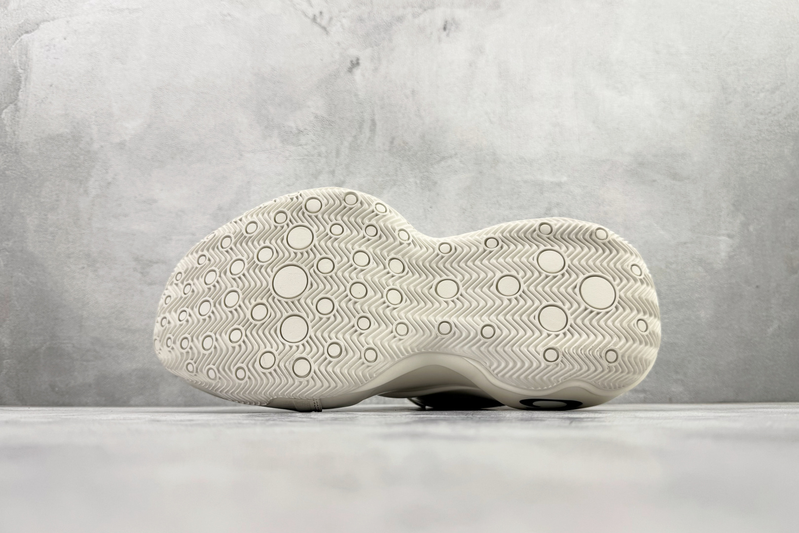 580 最新外贸批次 Balenciaga 巴黎世家 白色 824909WBKB