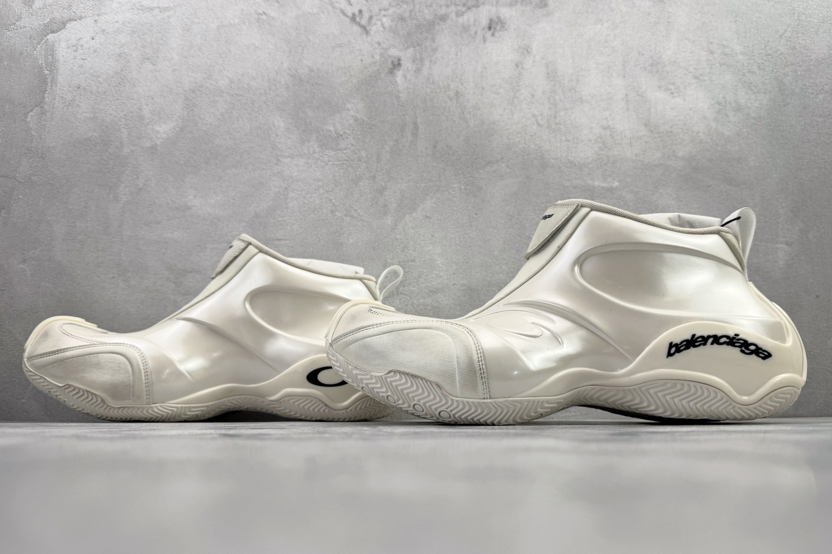 580 最新外贸批次 Balenciaga 巴黎世家 白色 824909WBKB