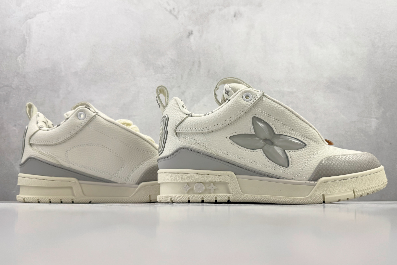 270 LOUIS VUITTSkate 米色 1ADG7P