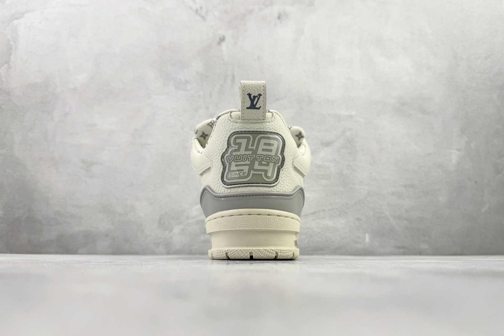 270 LOUIS VUITTSkate 米色 1ADG7P