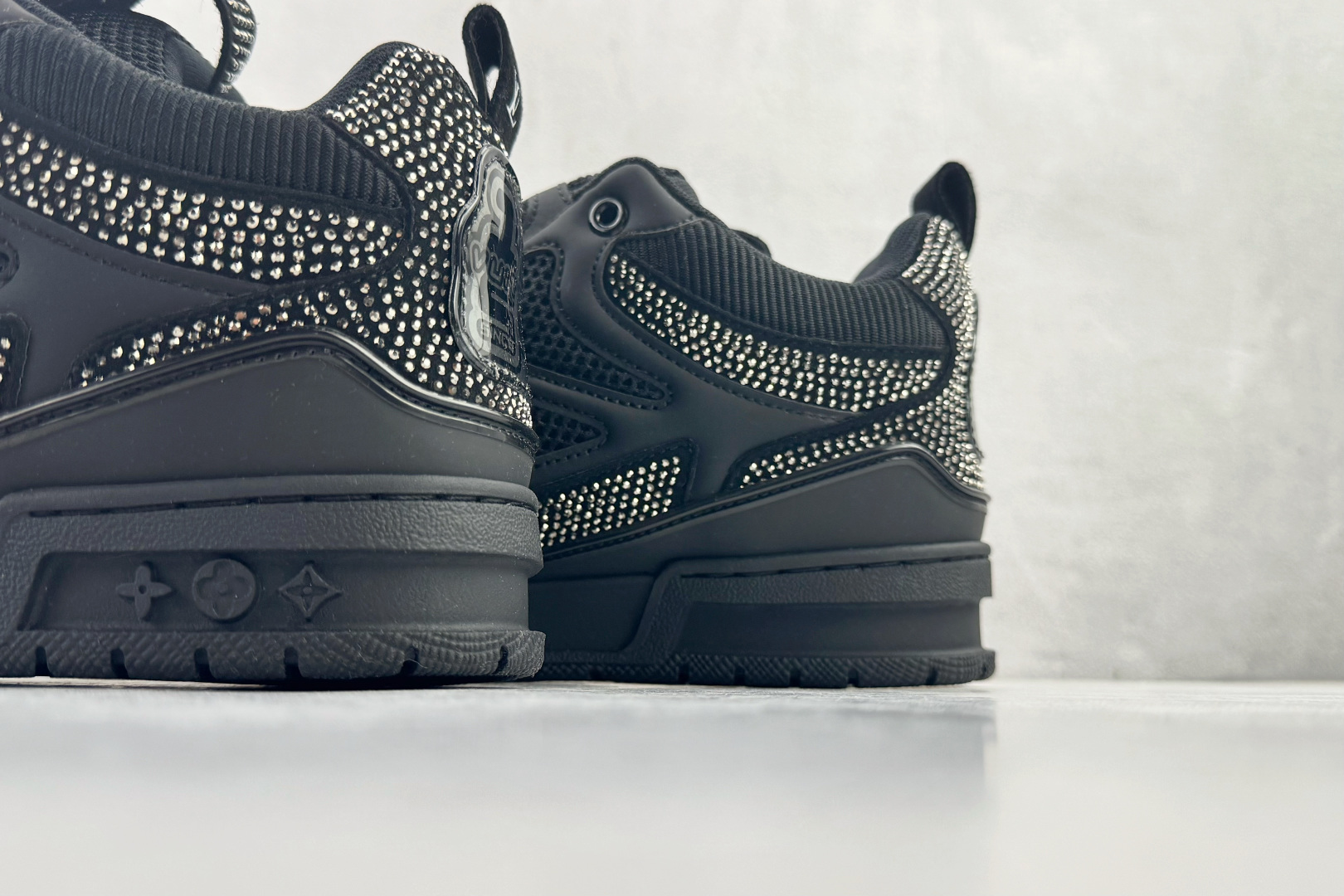 270 LOUIS VUITTSkate 黑色 1ADHHI