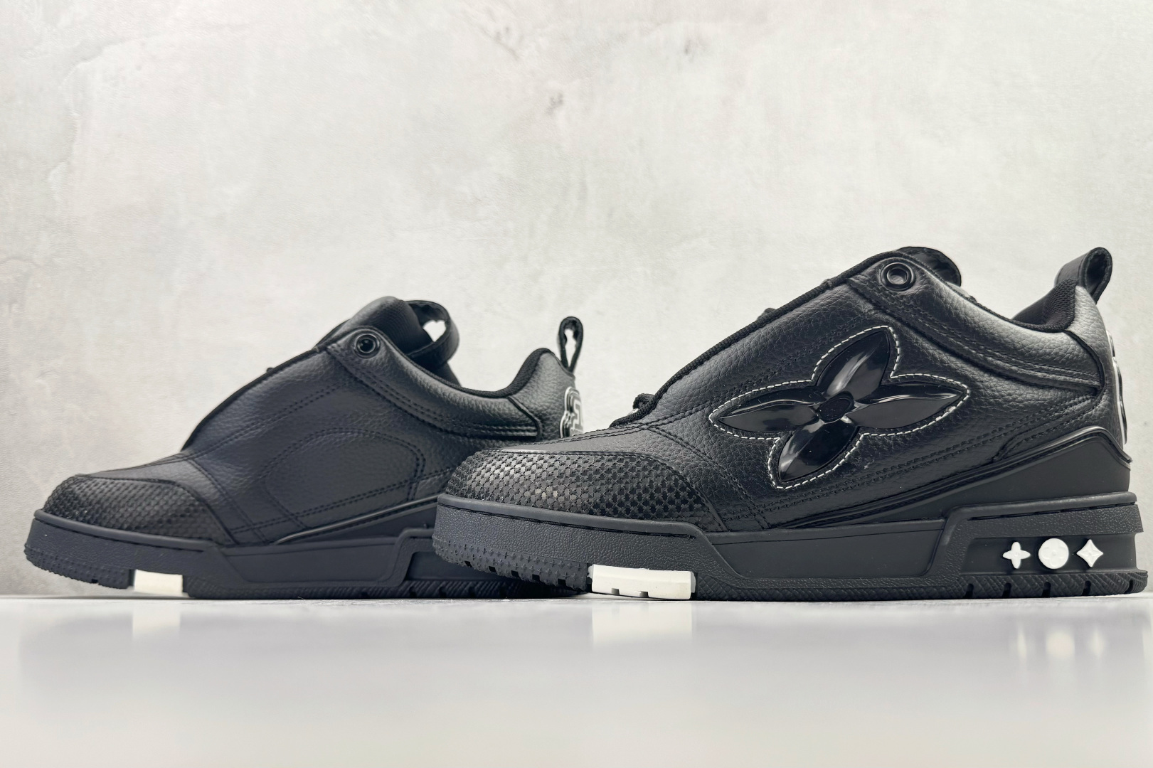 250 LOUIS VUITTSkate 黑色 1ABZ5B