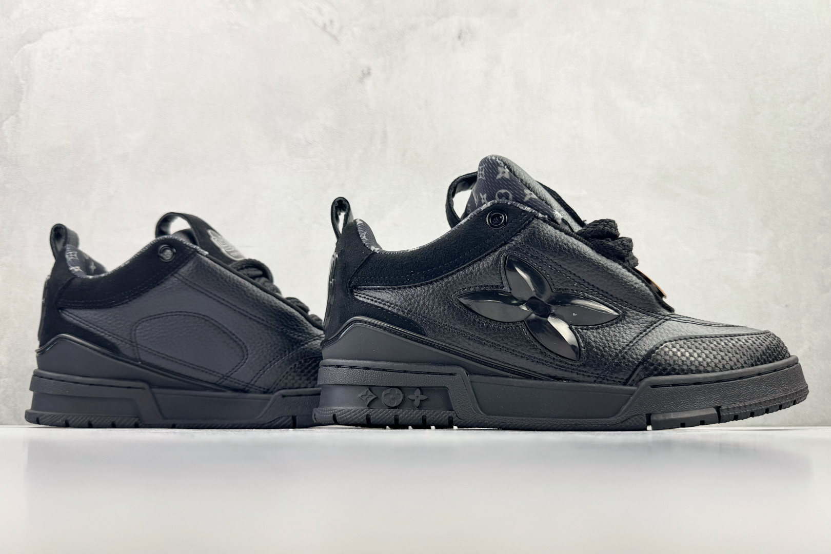 250 LOUIS VUITTSkate 黑色 1ADG87