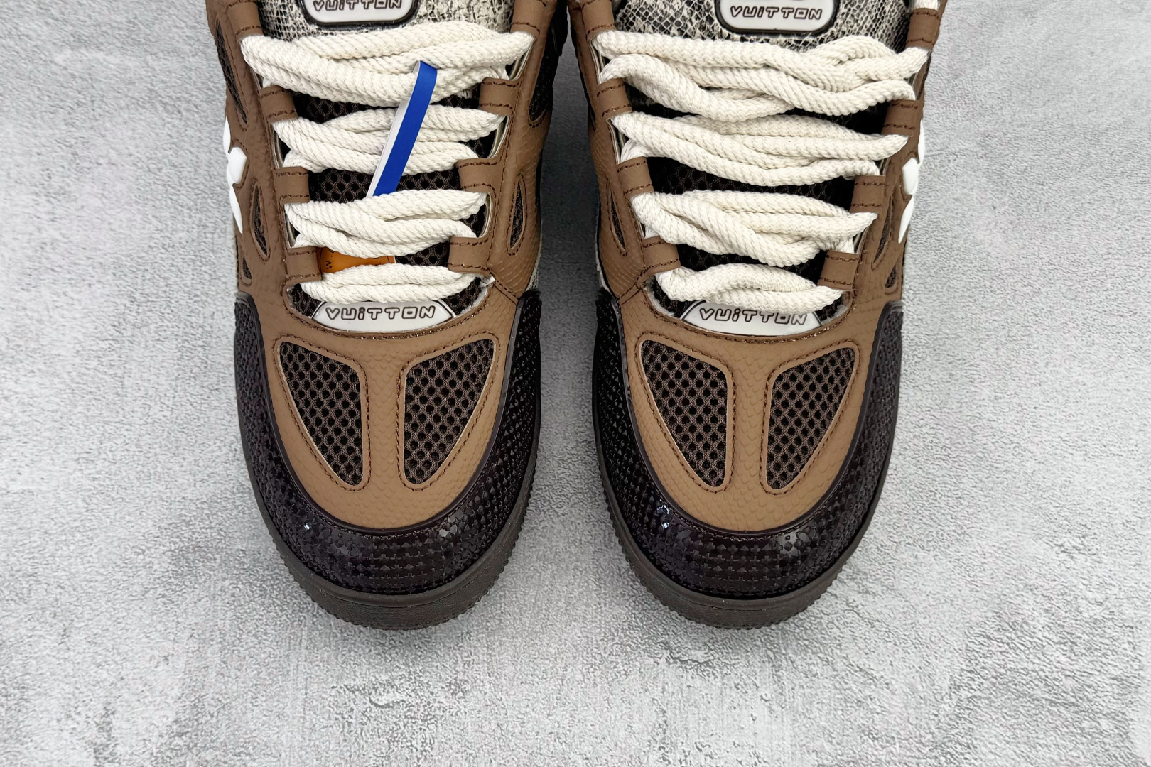 250 LOUIS VUITTSkate 棕色 1ABM