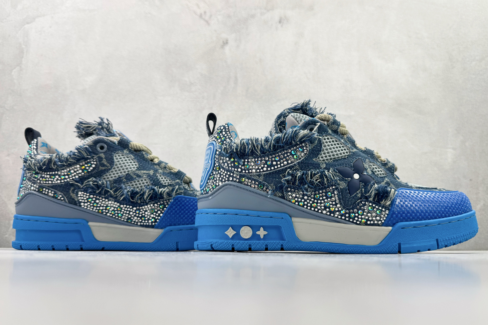 250 LOUIS VUITTSkate 黑蓝 1ABMID