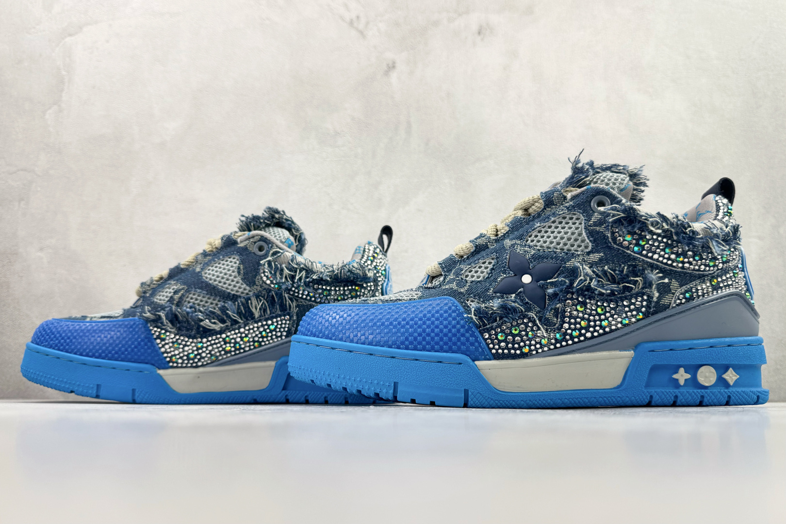 250 LOUIS VUITTSkate 黑蓝 1ABMID