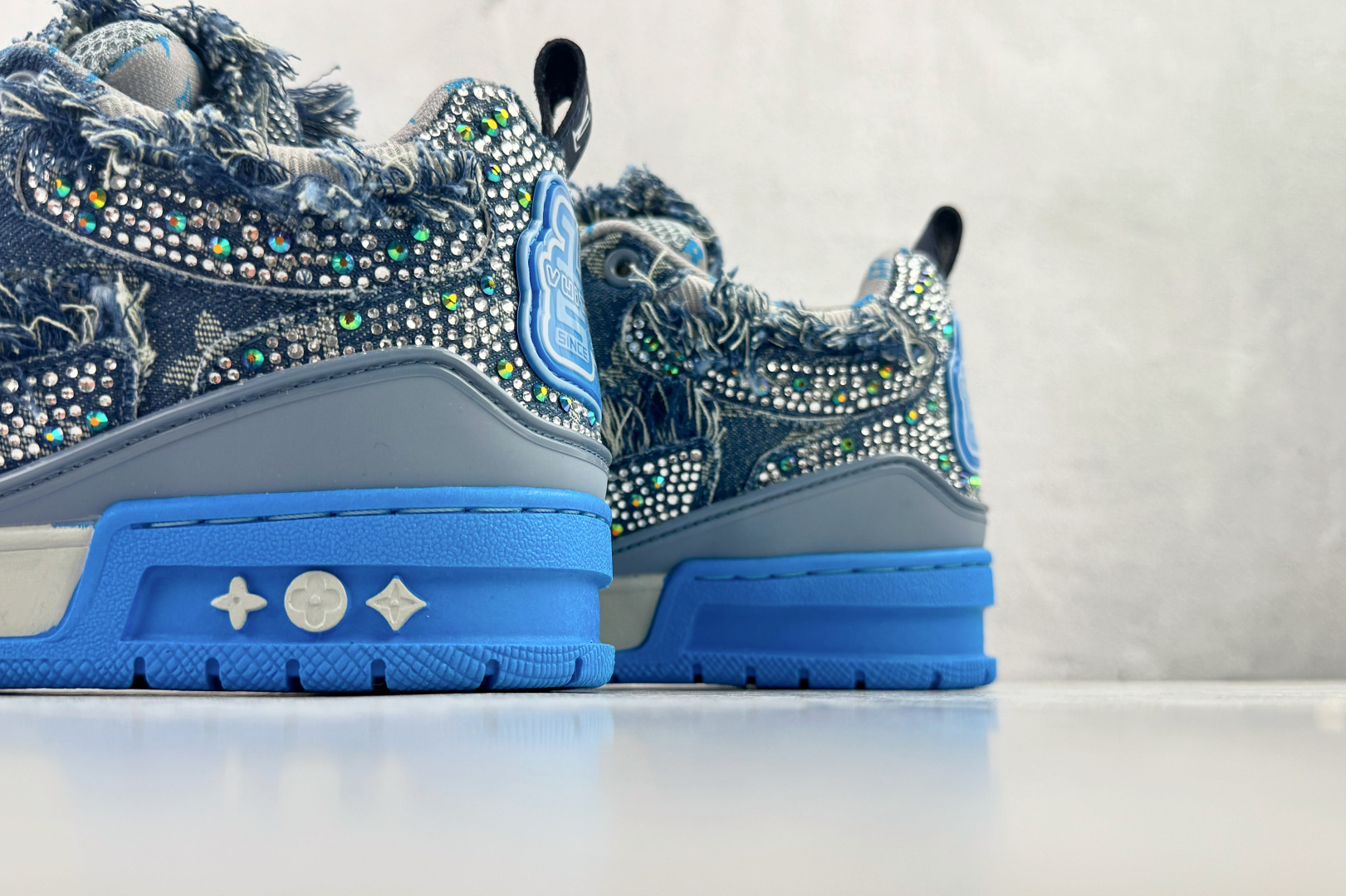 250 LOUIS VUITTSkate 黑蓝 1ABMID