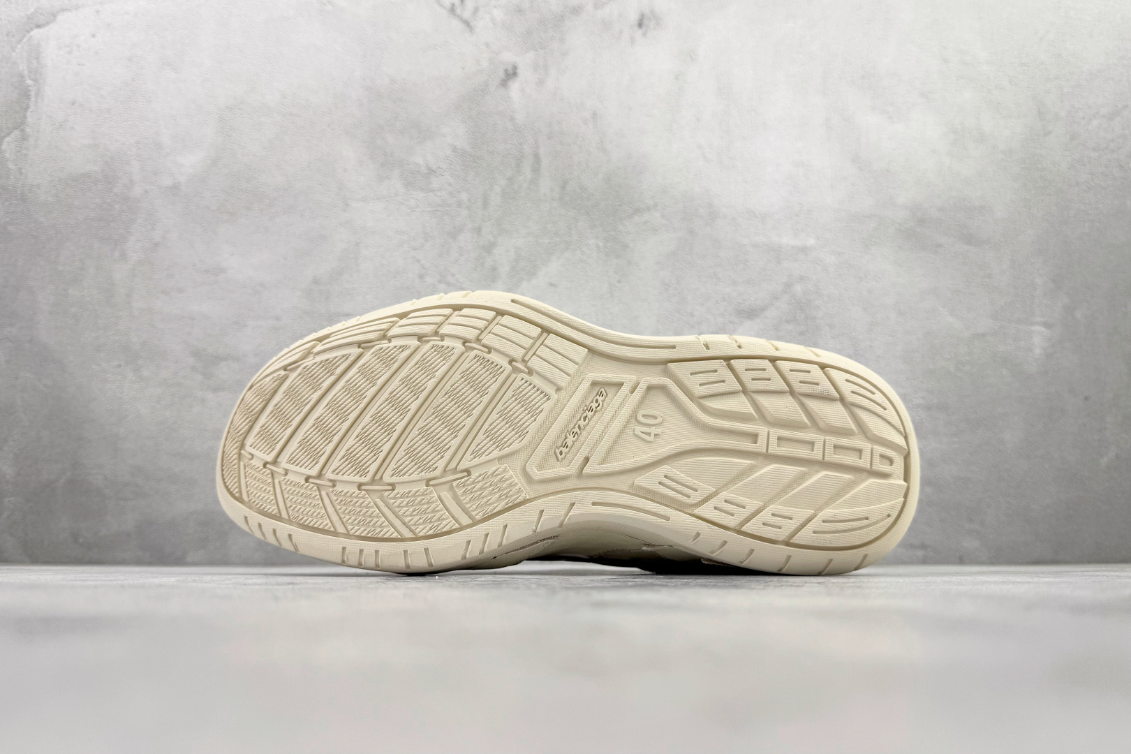 390 全新工厂开发 Balenciaga巴黎世家 Hamptons Worn-Out 米红 841763WCURS