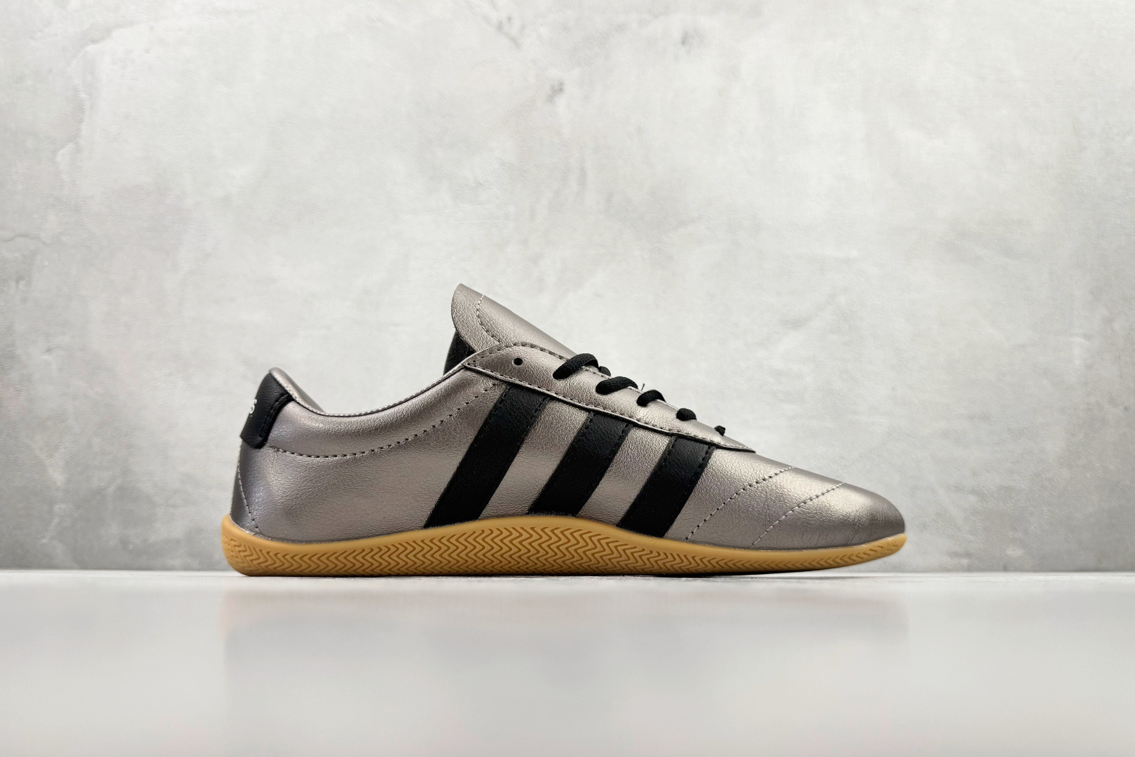 160 出口订单 adidGRAND COURT LO 金黑 JQ9681