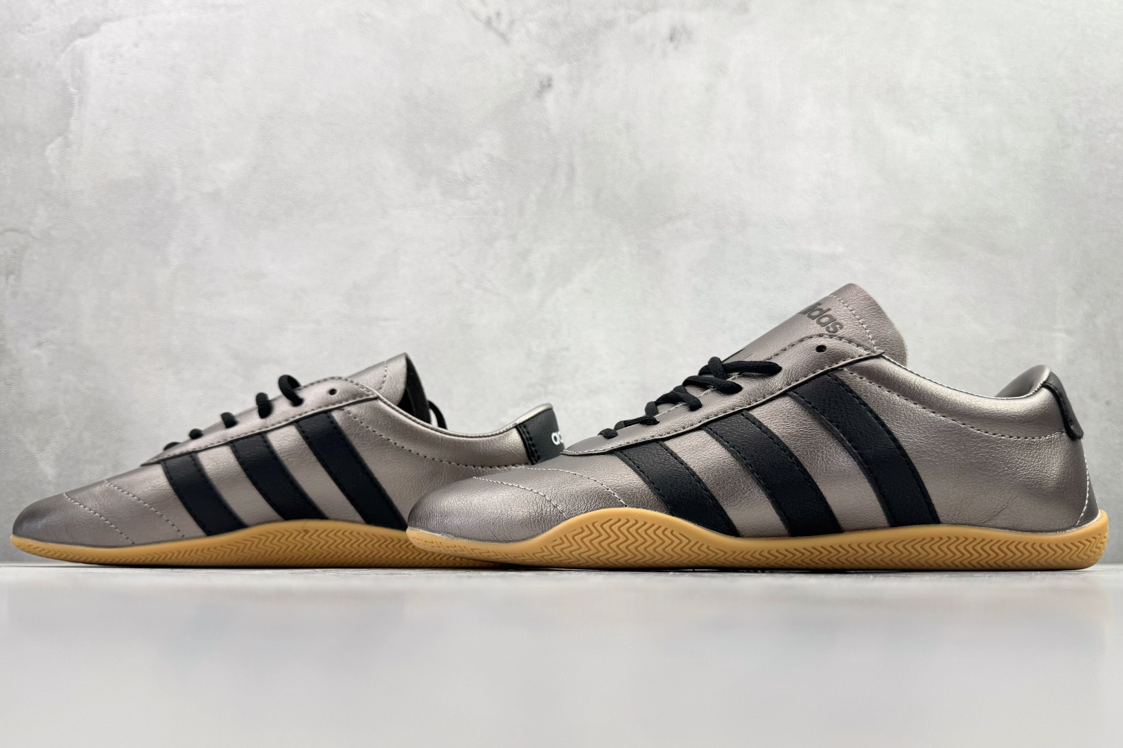 160 出口订单 adidGRAND COURT LO 金黑 JQ9681