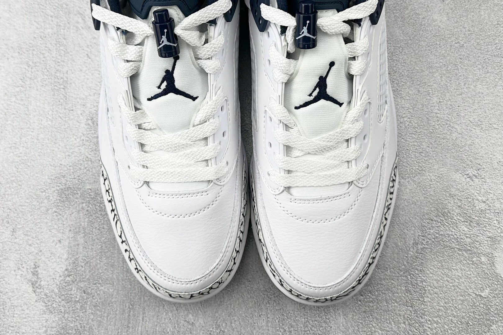 PP 特价本地💰130
特价福利 Jordan Spizike Low 白蓝

货号：FQ1759-104
尺码：36 36.5 37.5 38 38.5 39 40 40.5 41 42 42.5 43 44 44.5 45 46
编码：23