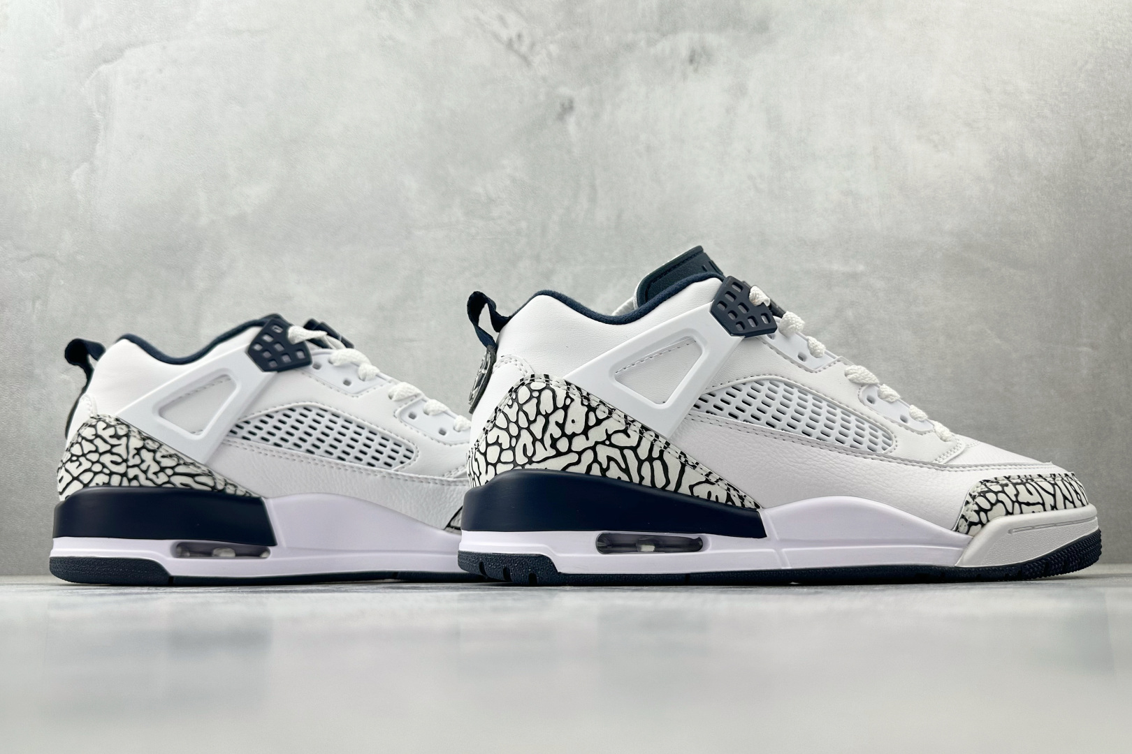 PP 特价本地💰130
特价福利 Jordan Spizike Low 白蓝

货号：FQ1759-104
尺码：36 36.5 37.5 38 38.5 39 40 40.5 41 42 42.5 43 44 44.5 45 46
编码：23