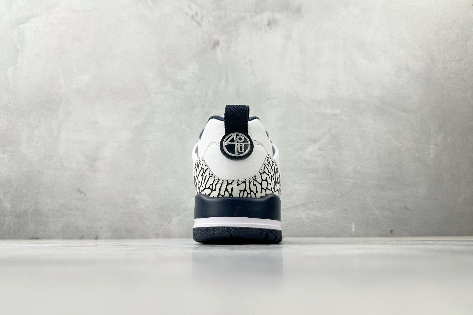 PP 特价本地💰130
特价福利 Jordan Spizike Low 白蓝

货号：FQ1759-104
尺码：36 36.5 37.5 38 38.5 39 40 40.5 41 42 42.5 43 44 44.5 45 46
编码：23