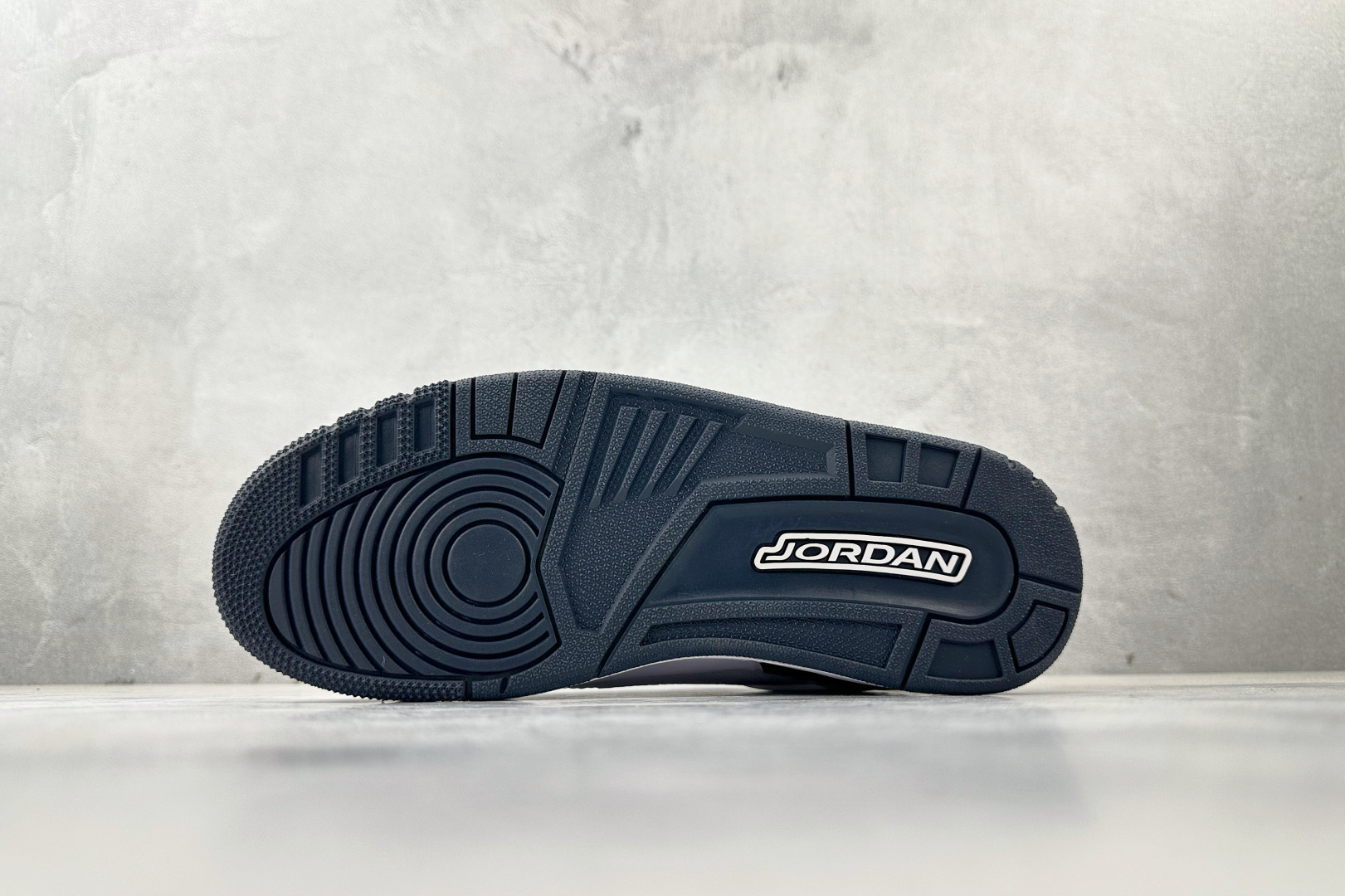 PP 特价本地💰130
特价福利 Jordan Spizike Low 白蓝

货号：FQ1759-104
尺码：36 36.5 37.5 38 38.5 39 40 40.5 41 42 42.5 43 44 44.5 45 46
编码：23