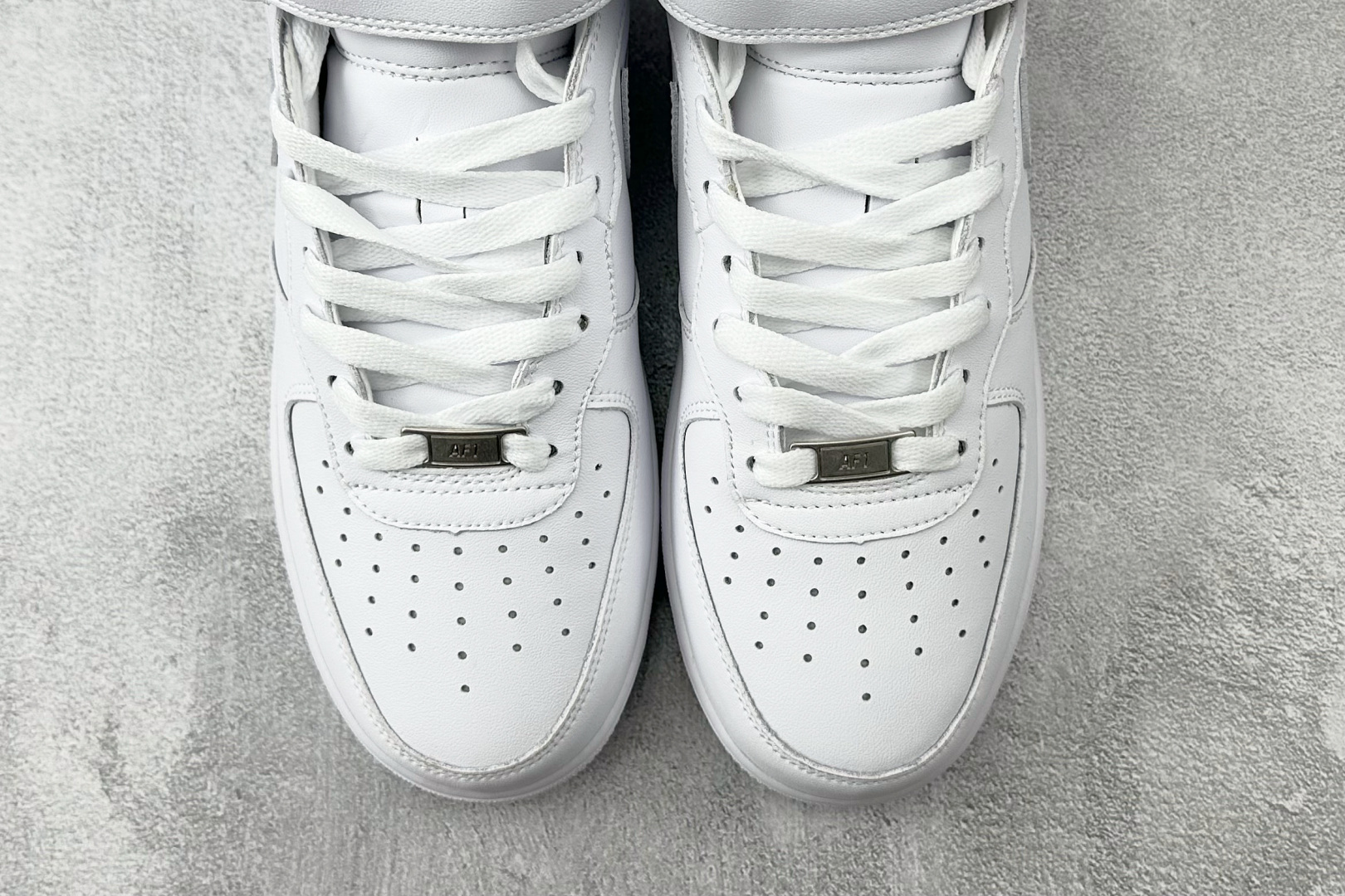 PP 特价本地💰110
特价福利 Nike Air Force 1 07 纯白

货号：DD9625-100
尺码：36 36.5 37.5 38 38.5 39 40 40.5 41 42 42.5 43 44 44.5 45 46
编码：21