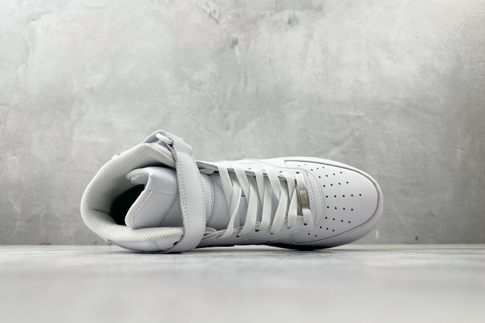 PP 特价本地💰110
特价福利 Nike Air Force 1 07 纯白

货号：DD9625-100
尺码：36 36.5 37.5 38 38.5 39 40 40.5 41 42 42.5 43 44 44.5 45 46
编码：21