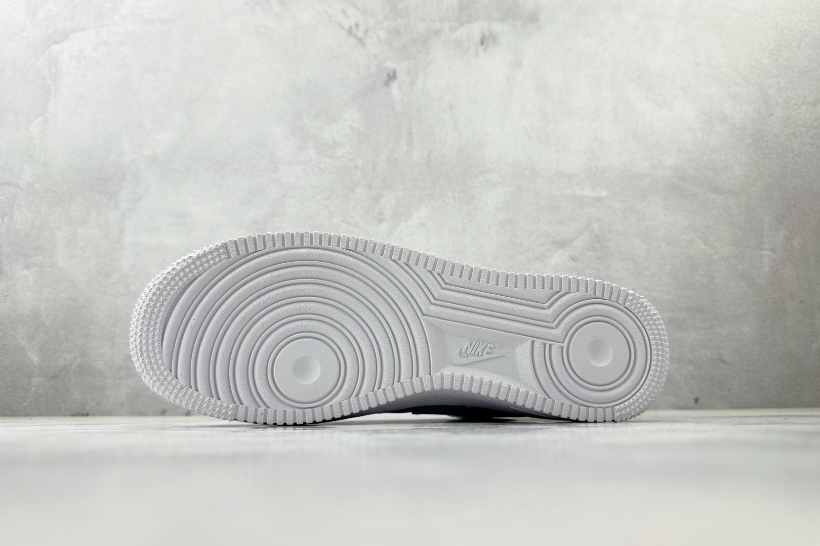 PP 特价本地💰110
特价福利 Nike Air Force 1 07 纯白

货号：DD9625-100
尺码：36 36.5 37.5 38 38.5 39 40 40.5 41 42 42.5 43 44 44.5 45 46
编码：21