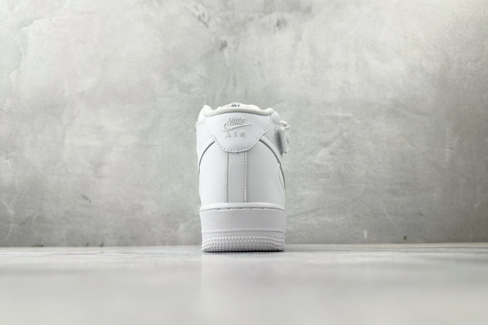 PP 特价本地💰110
特价福利 Nike Air Force 1 07 纯白

货号：DD9625-100
尺码：36 36.5 37.5 38 38.5 39 40 40.5 41 42 42.5 43 44 44.5 45 46
编码：21