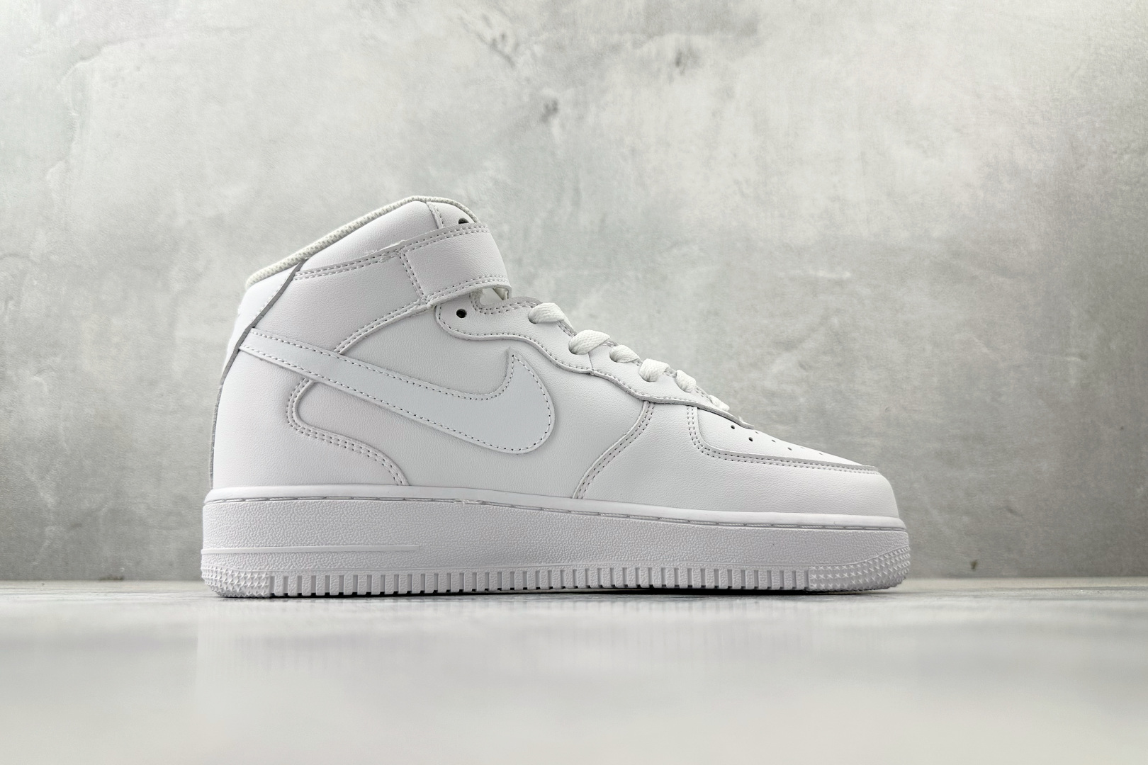 PP 特价本地💰110
特价福利 Nike Air Force 1 07 纯白

货号：DD9625-100
尺码：36 36.5 37.5 38 38.5 39 40 40.5 41 42 42.5 43 44 44.5 45 46
编码：21