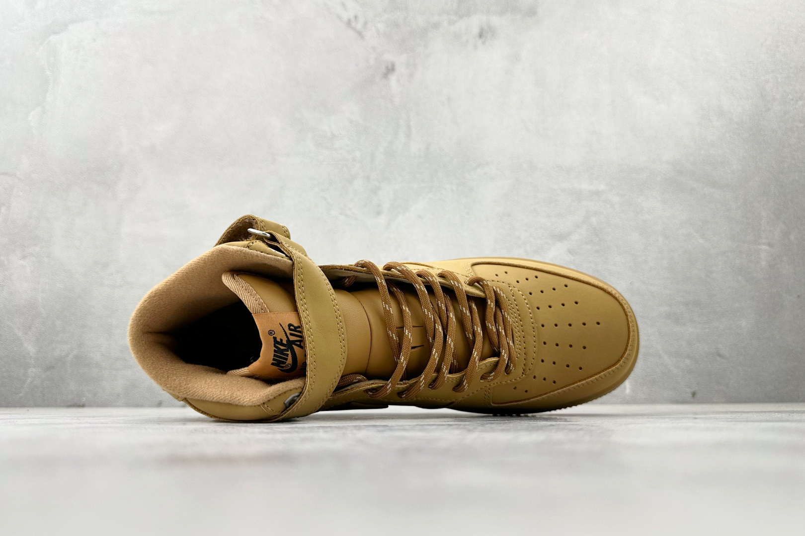 PP 特价本地💰110
特价福利 Nike Air Force 1 07 小麦色

货号：DJ9158-200
尺码：36 36.5 37.5 38 38.5 39 40 40.5 41 42 42.5 43 44 44.5 45 46
编码：21