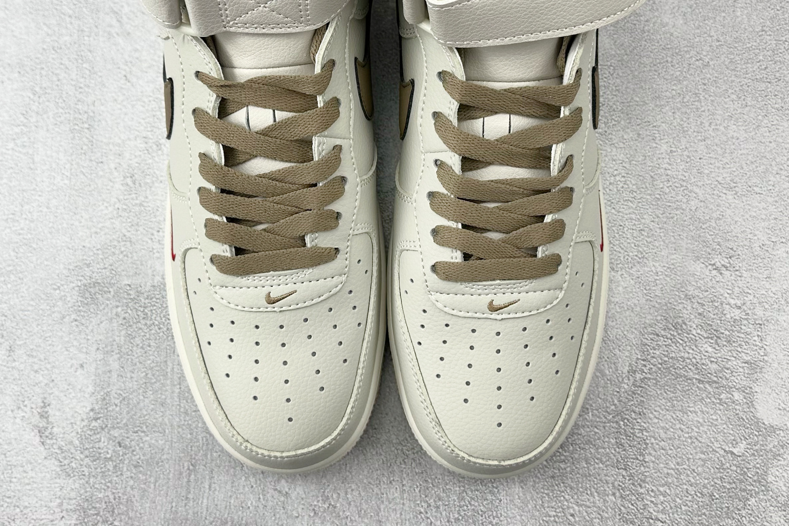 PP 特价本地💰110
特价福利 Nike Air Force 1 07 咖色

货号：DJ9158 200
尺码：36 36.5 37.5 38 38.5 39 40 40.5 41 42 42.5 43 44 44.5 45 46
编码：21