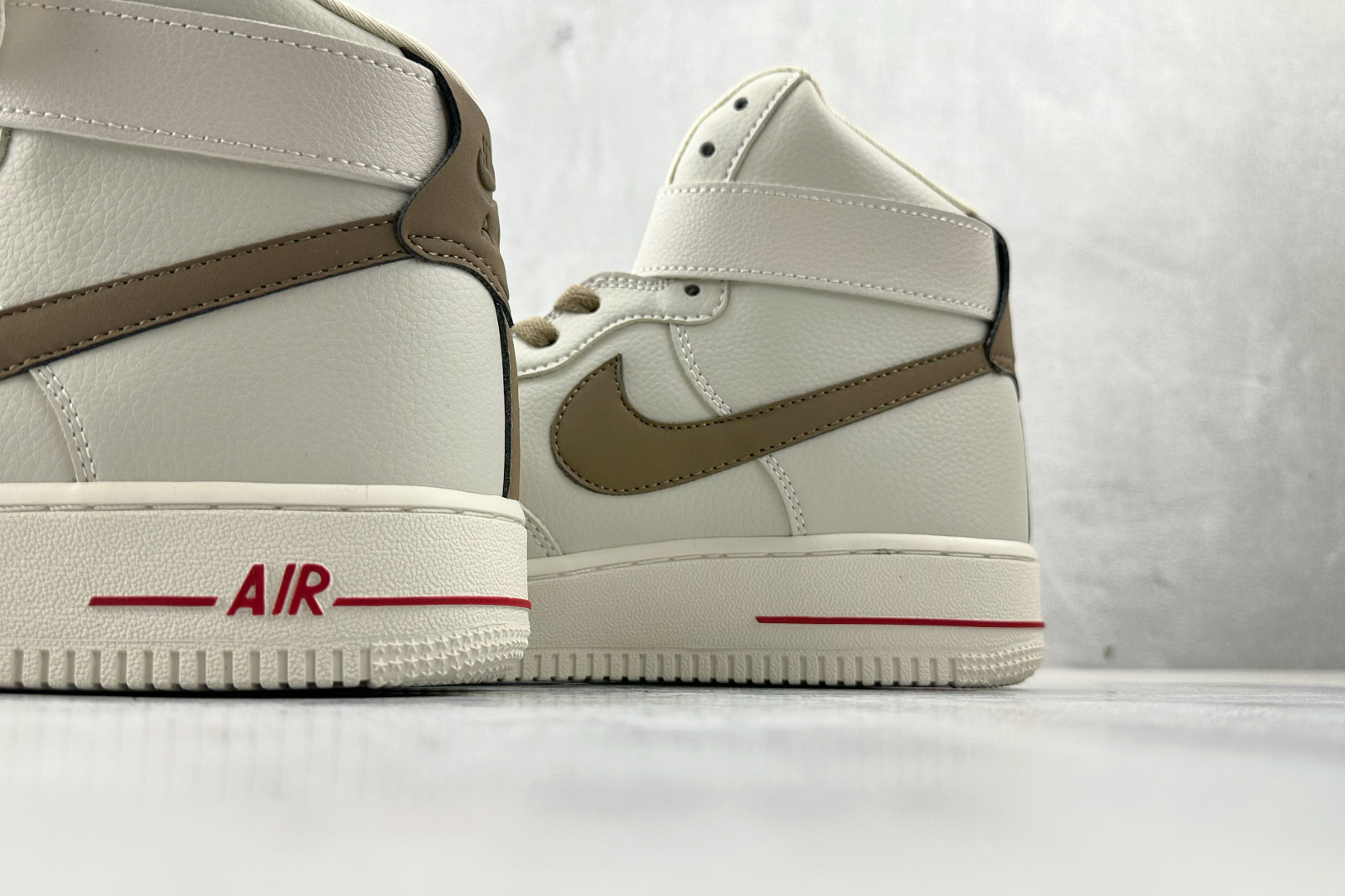 PP 特价本地💰110
特价福利 Nike Air Force 1 07 咖色

货号：DJ9158 200
尺码：36 36.5 37.5 38 38.5 39 40 40.5 41 42 42.5 43 44 44.5 45 46
编码：21