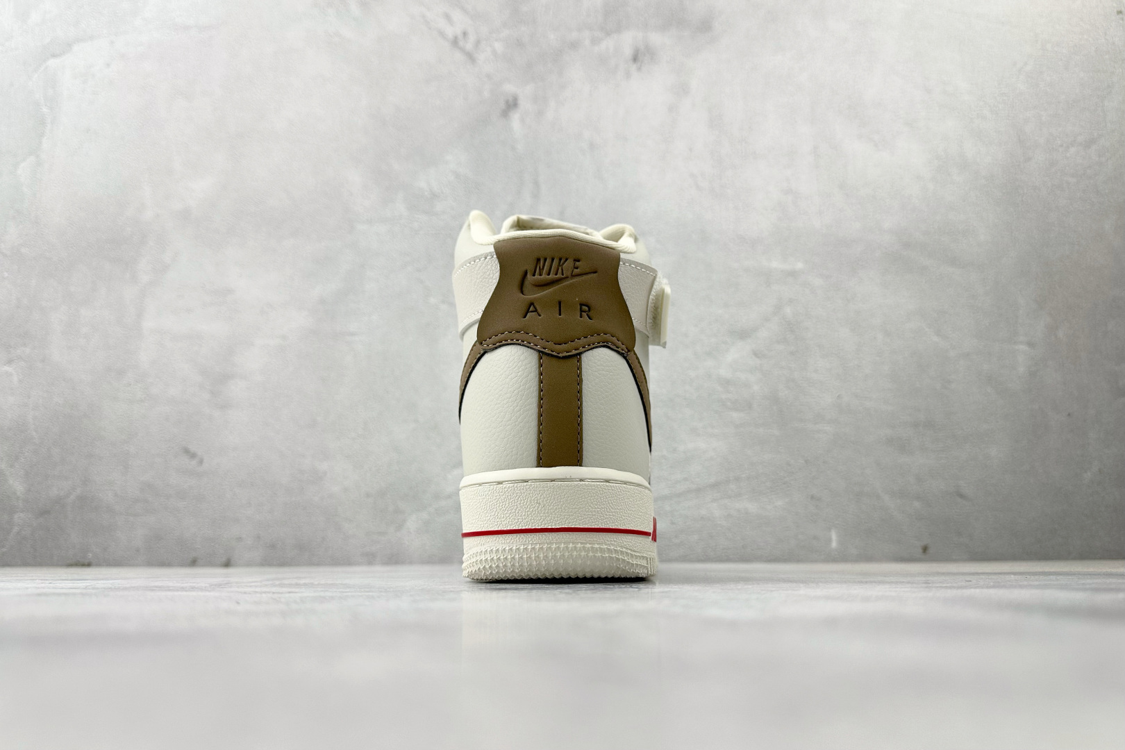 PP 特价本地💰110
特价福利 Nike Air Force 1 07 咖色

货号：DJ9158 200
尺码：36 36.5 37.5 38 38.5 39 40 40.5 41 42 42.5 43 44 44.5 45 46
编码：21