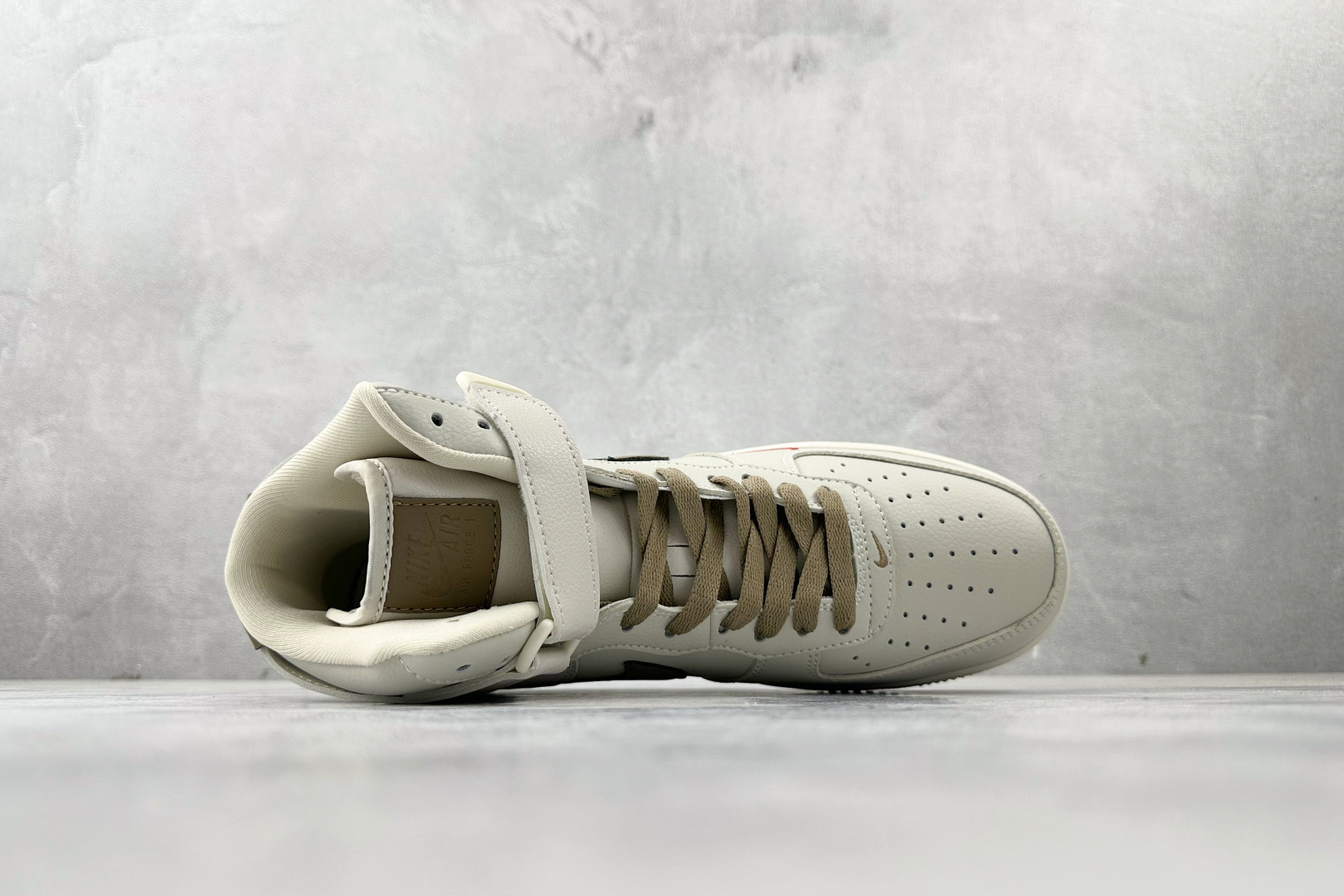 PP 特价本地💰110
特价福利 Nike Air Force 1 07 咖色

货号：DJ9158 200
尺码：36 36.5 37.5 38 38.5 39 40 40.5 41 42 42.5 43 44 44.5 45 46
编码：21