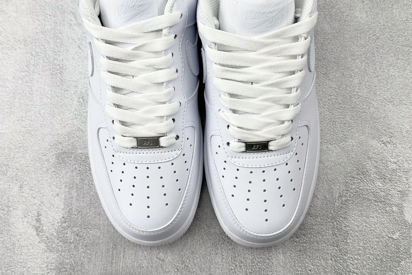 PP 特价本地💰110
特价福利 Travis Scott x Nike Air Force 1 "Utopia" 白色

货号：DD8959-100
尺码：36 36.5 37.5 38 38.5 39 40 40.5 41 42 42.5 43 44 44.5 45 46
编码：21