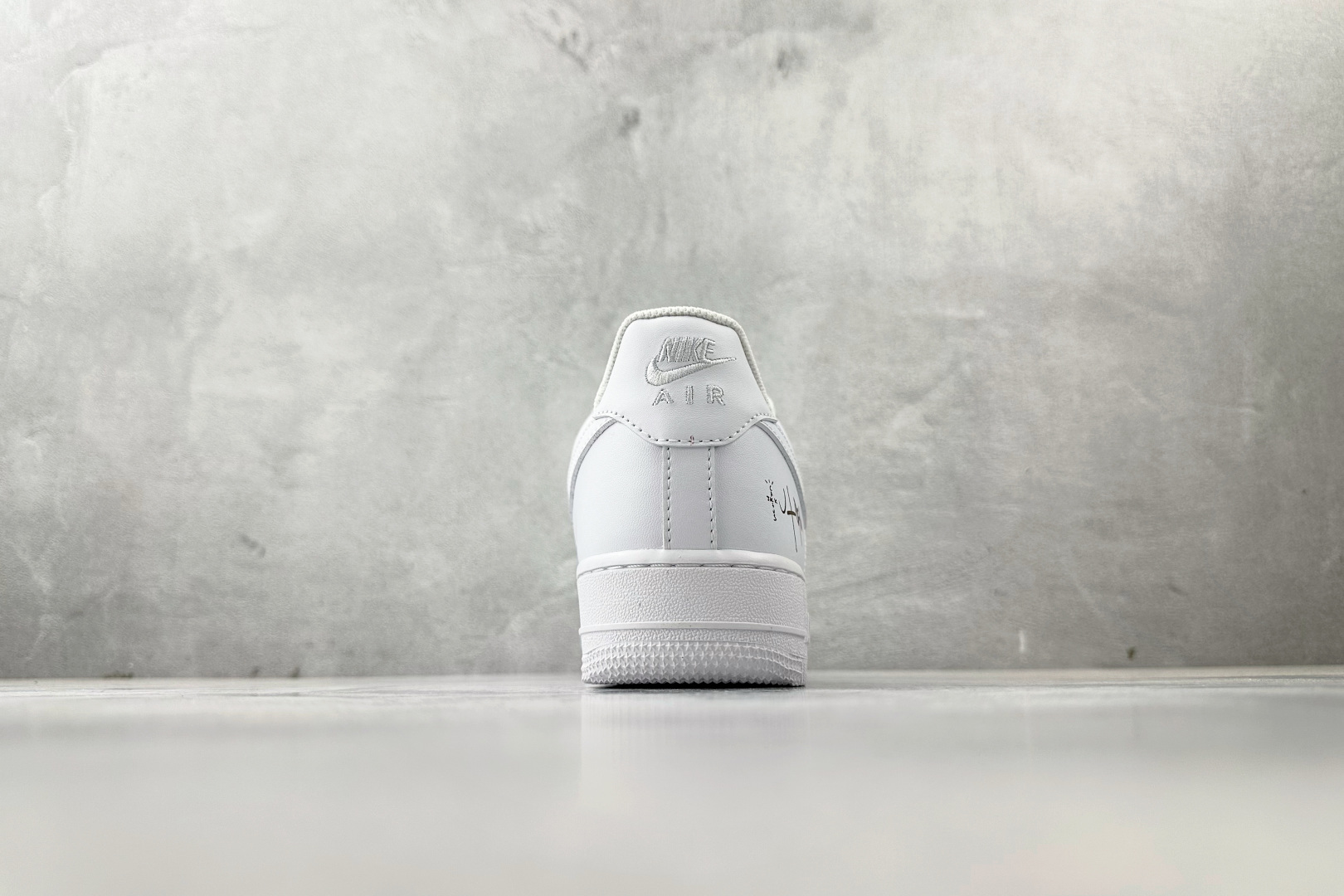 PP 特价本地💰110
特价福利 Travis Scott x Nike Air Force 1 "Utopia" 白色

货号：DD8959-100
尺码：36 36.5 37.5 38 38.5 39 40 40.5 41 42 42.5 43 44 44.5 45 46
编码：21