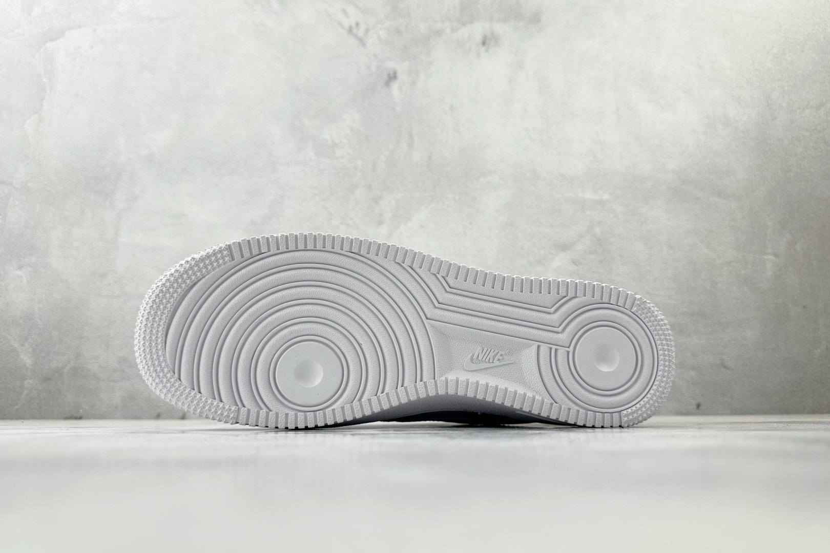 PP 特价本地💰110
特价福利 Travis Scott x Nike Air Force 1 "Utopia" 白色

货号：DD8959-100
尺码：36 36.5 37.5 38 38.5 39 40 40.5 41 42 42.5 43 44 44.5 45 46
编码：21